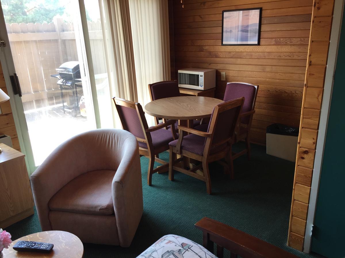 Falcon Lake Hotel ภายนอก รูปภาพ