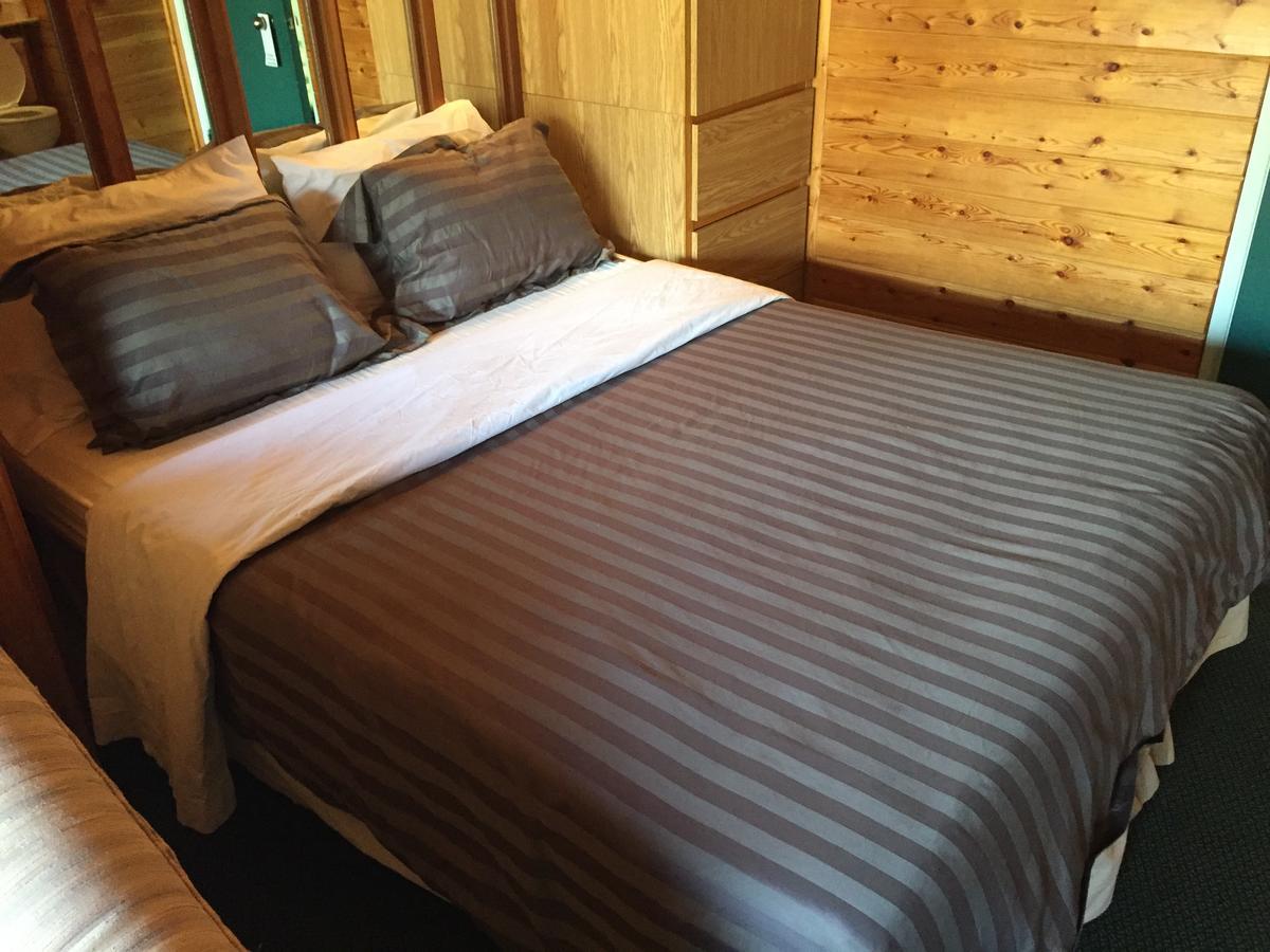 Falcon Lake Hotel ภายนอก รูปภาพ