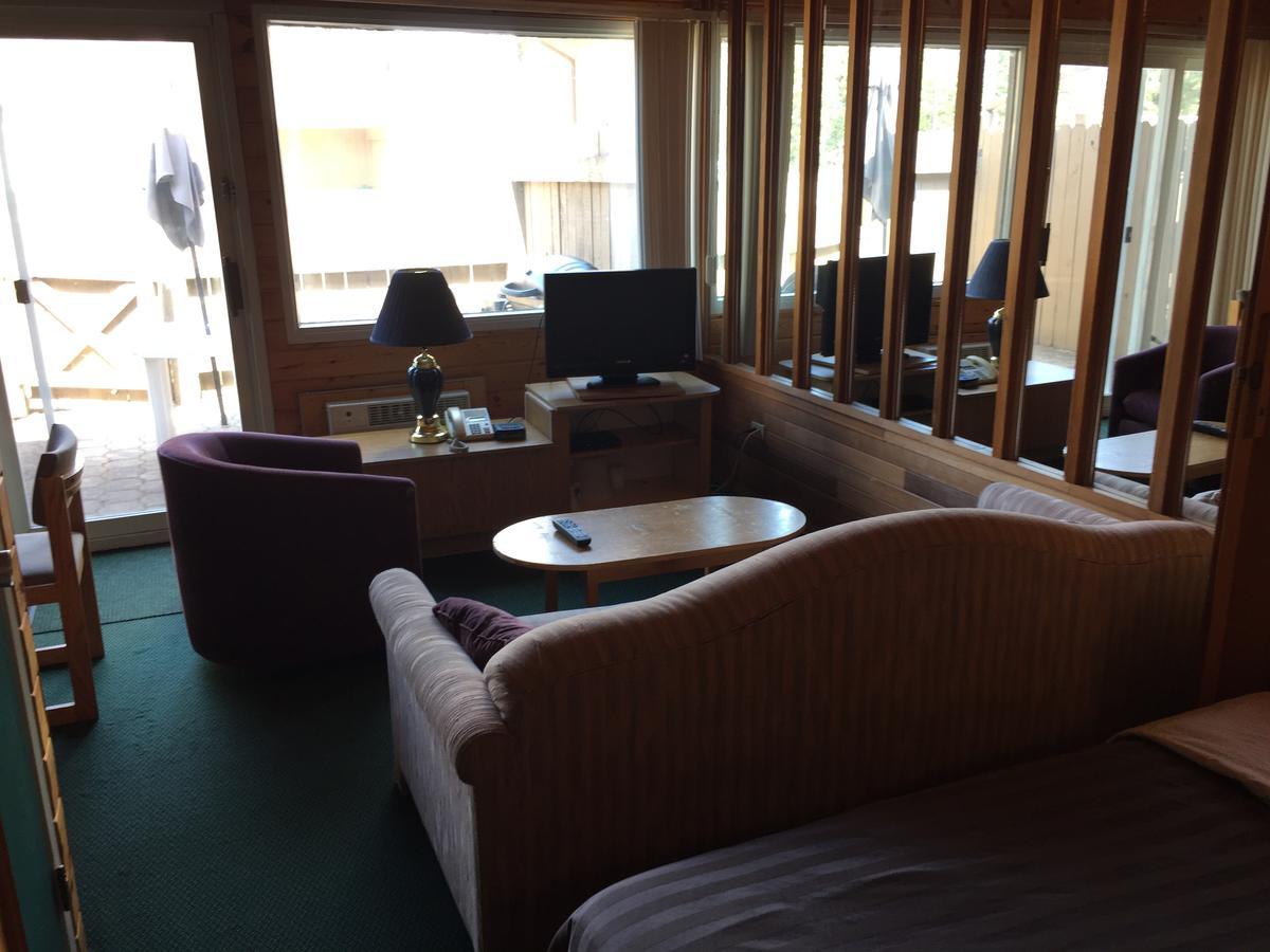 Falcon Lake Hotel ภายนอก รูปภาพ