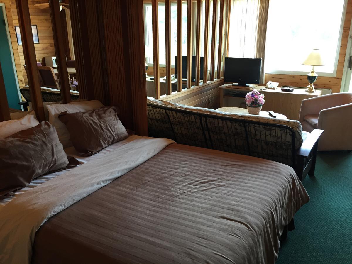 Falcon Lake Hotel ภายนอก รูปภาพ